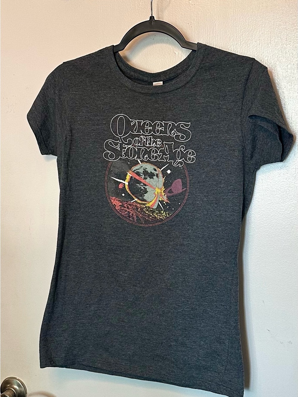 Graphic T-Shirt in Dark Gray